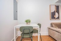 Modern & Cozy Suite Centrally Located Free Parking - Image 13