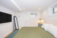 Modern & Cozy Suite Centrally Located Free Parking - Image 12